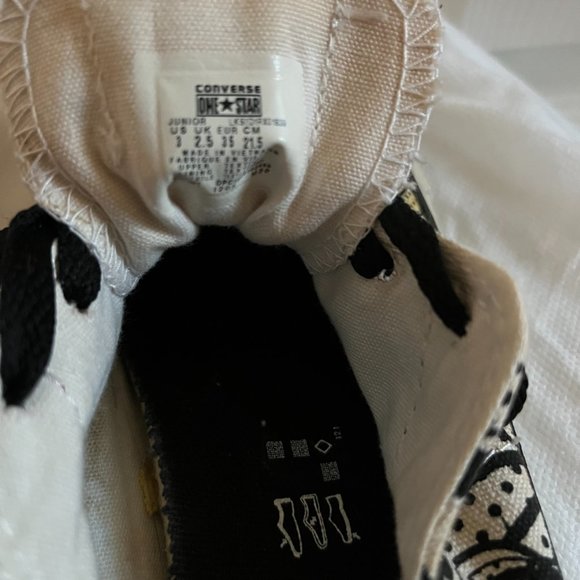 EUC CTAS ONE STAR kicks MULTI fun design (Jr. 3) KICKS - Picture 6 of 6